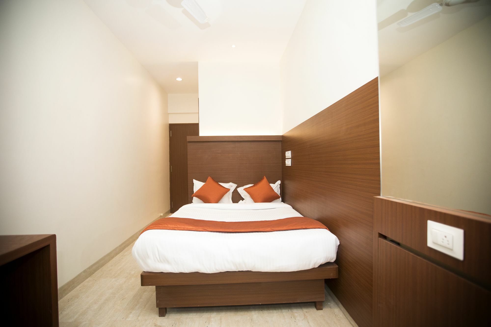 Hotel Spring Inn Mumbai Exterior photo